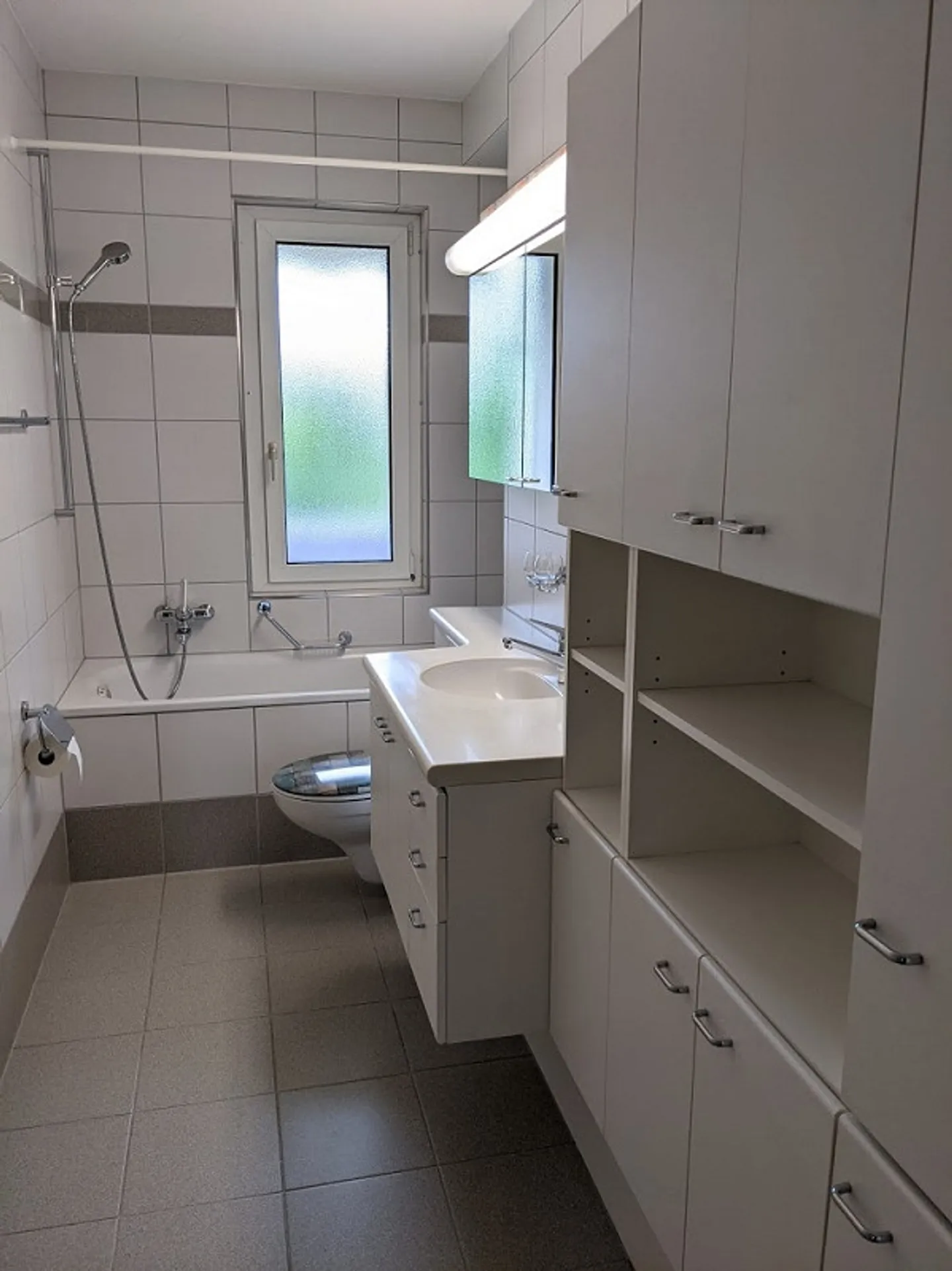 Comfortable 3-room apartment with balcony + fireplace in Muttenz - Photo 8 of 12