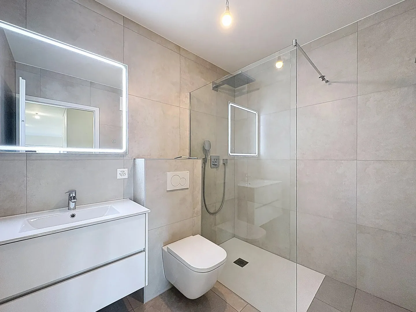 Ampio appartamento di 3,5 stanze con terrazza e giardino - Foto 10 di 12