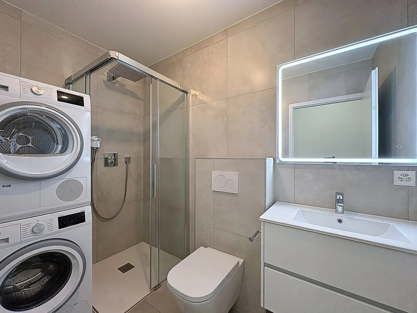 Ampio appartamento di 3,5 stanze con terrazza e giardino - Foto 12 di 12