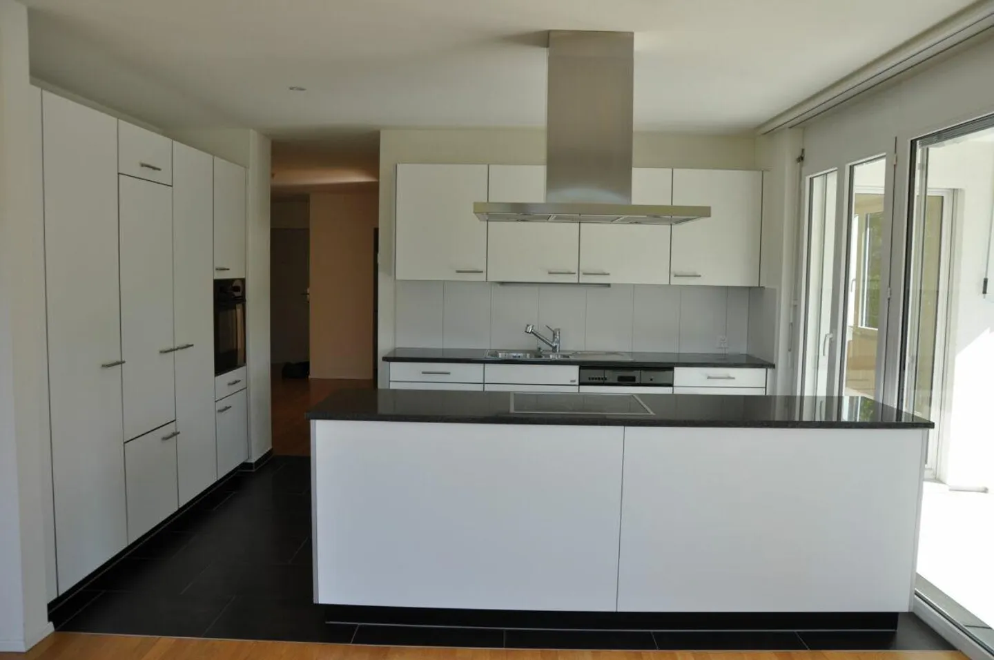 Spacious and Comfortable 4.5-Room Apartment with Modern Charm ... - Photo 2 of 17