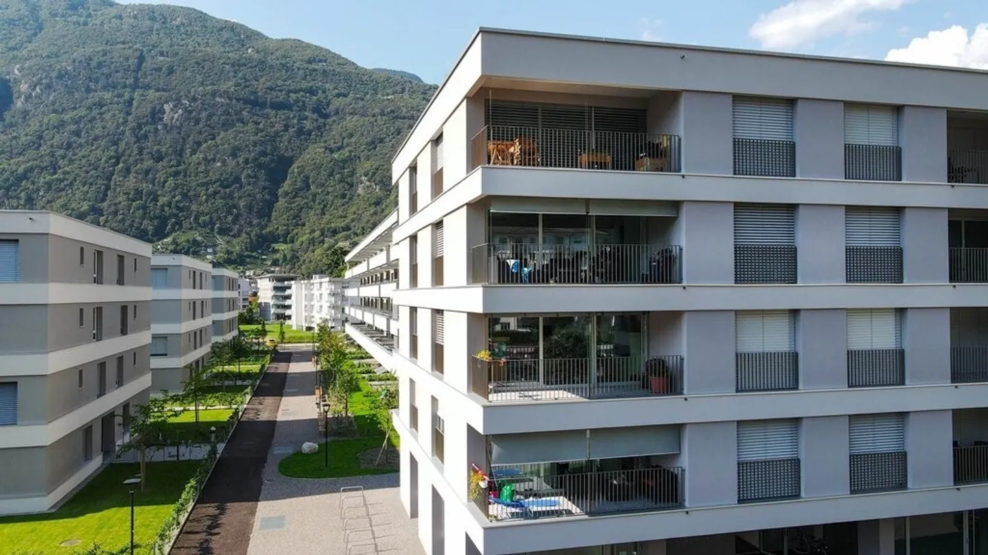 Appartement moderne et lumineux de 2,5 pièces dans la verdure - Photo 1 sur 7