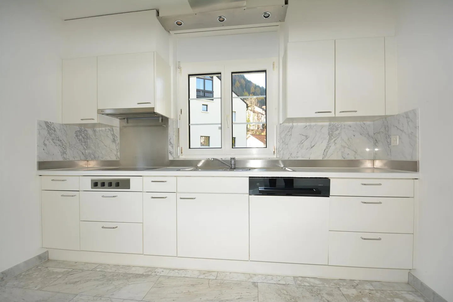 Appartement 4.5 pièces au-dessus des toits de Chur - Photo 2 sur 7
