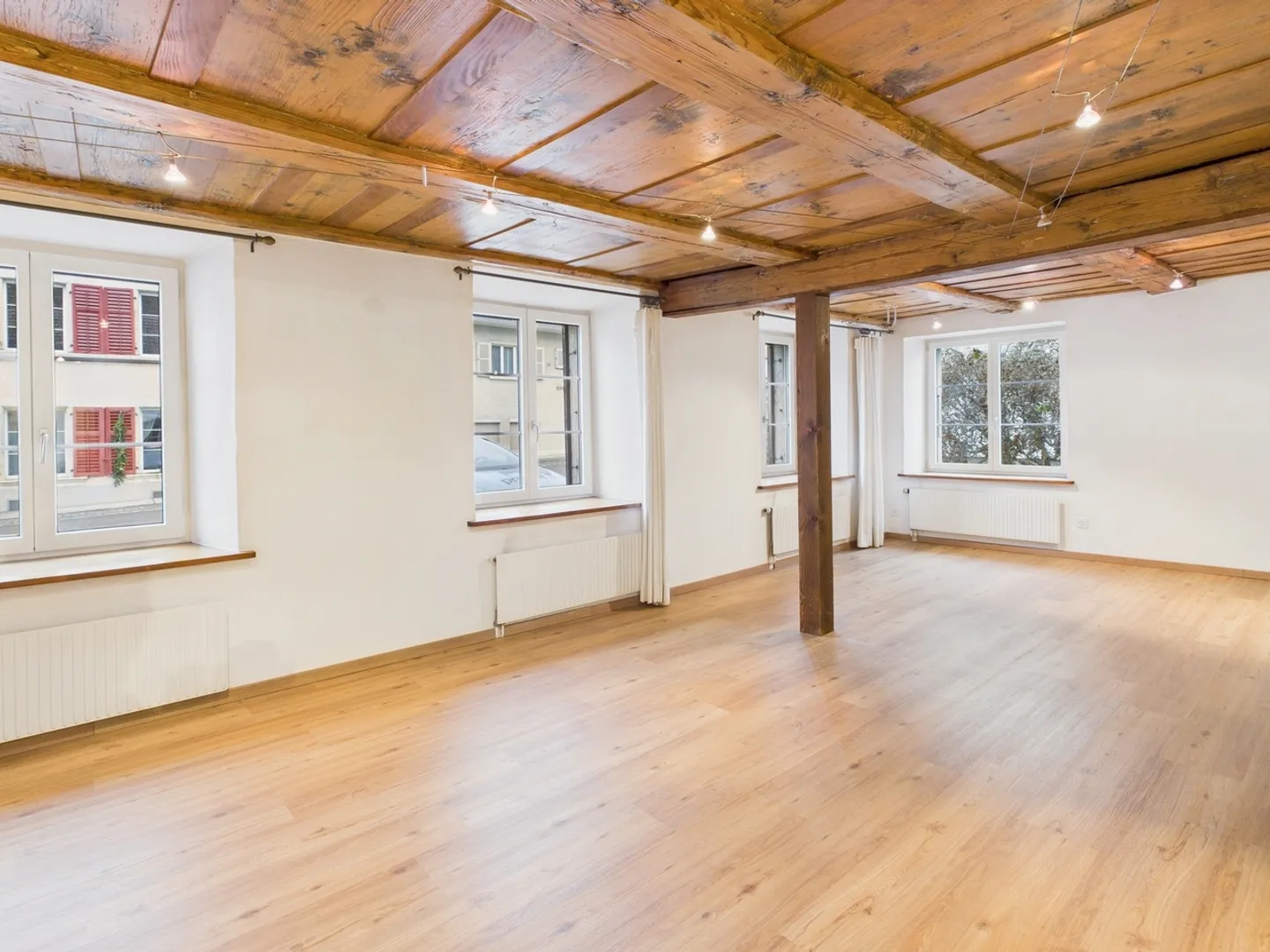 Historisches 8.5-Zimmer-Bauernhaus mit Charme, Pferdestall und grossem Garten in Attiswil - Foto 4 von 13