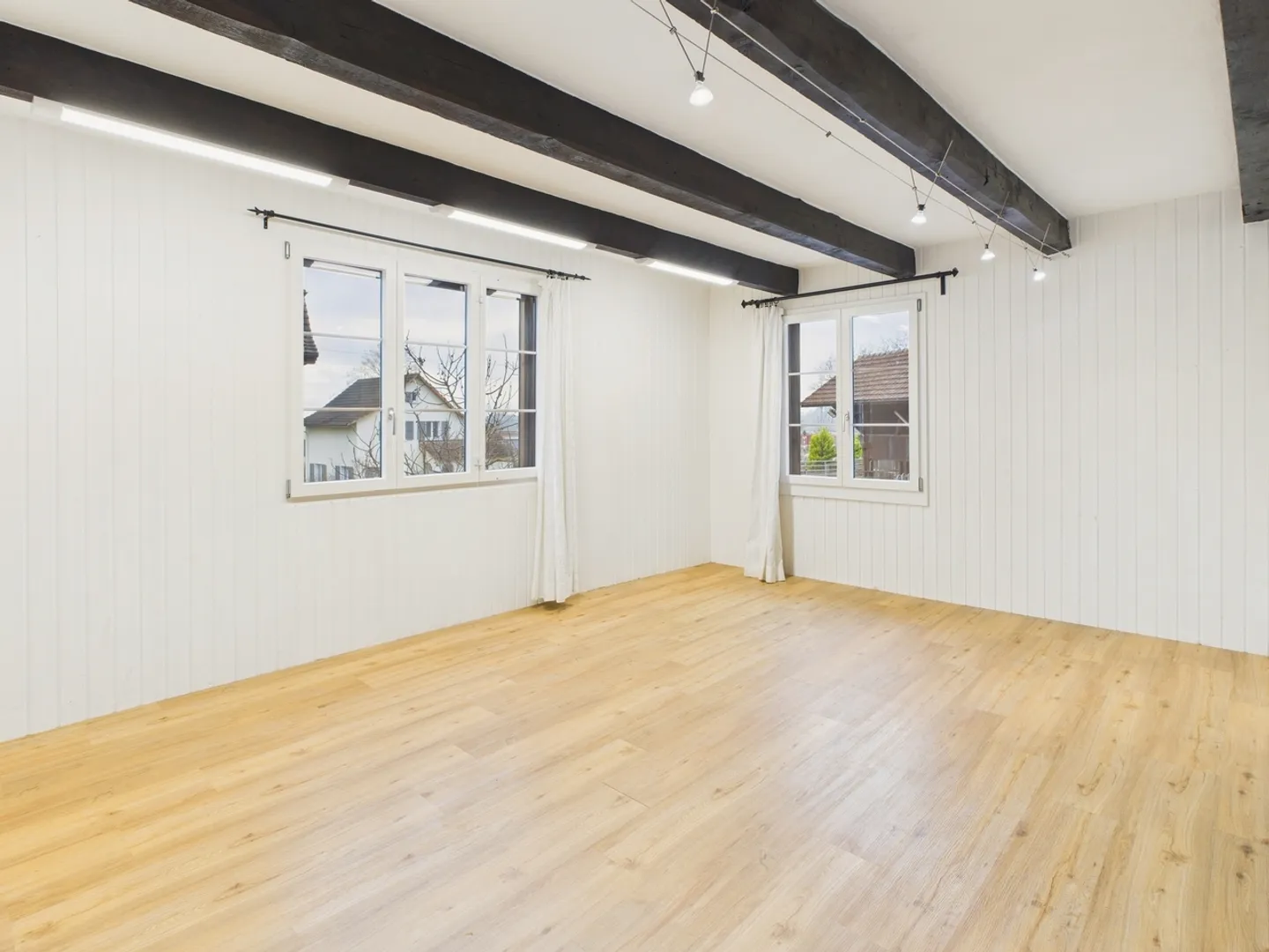 Historisches 8.5-Zimmer-Bauernhaus mit Charme, Pferdestall und grossem Garten in Attiswil - Foto 6 von 13