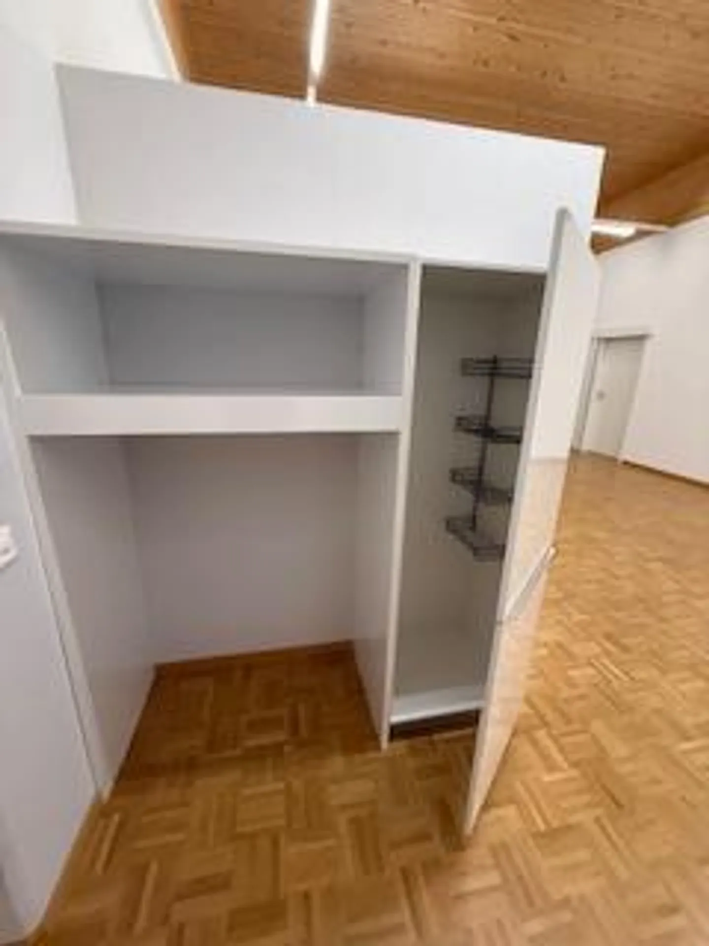 Spazio commerciale di 50 m2 al 1° piano con ascensore per persone/merci nella zona commerciale - Foto 5 di 5