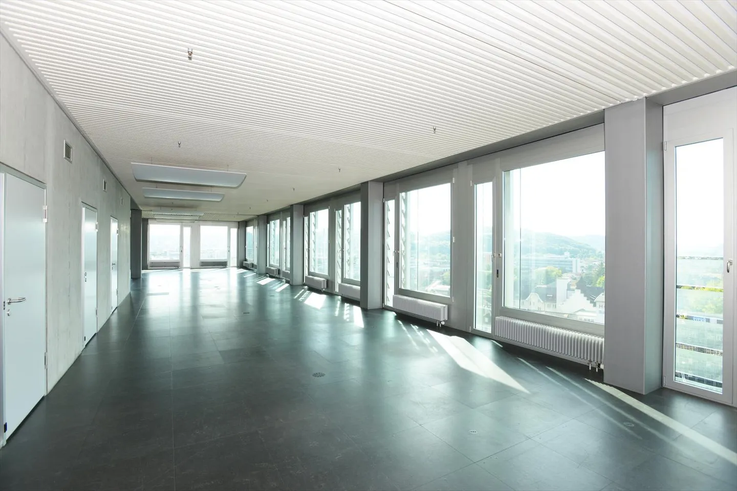 Il tuo nuovo ufficio al 12° piano - Lavorare con una vista panoramica a Winterthur! - Foto 4 di 8
