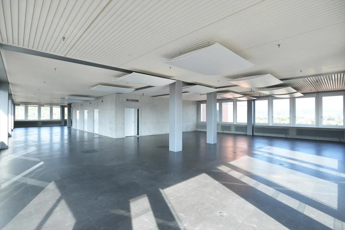 Il tuo nuovo ufficio al 12° piano - Lavorare con una vista panoramica a Winterthur! - Foto 5 di 8