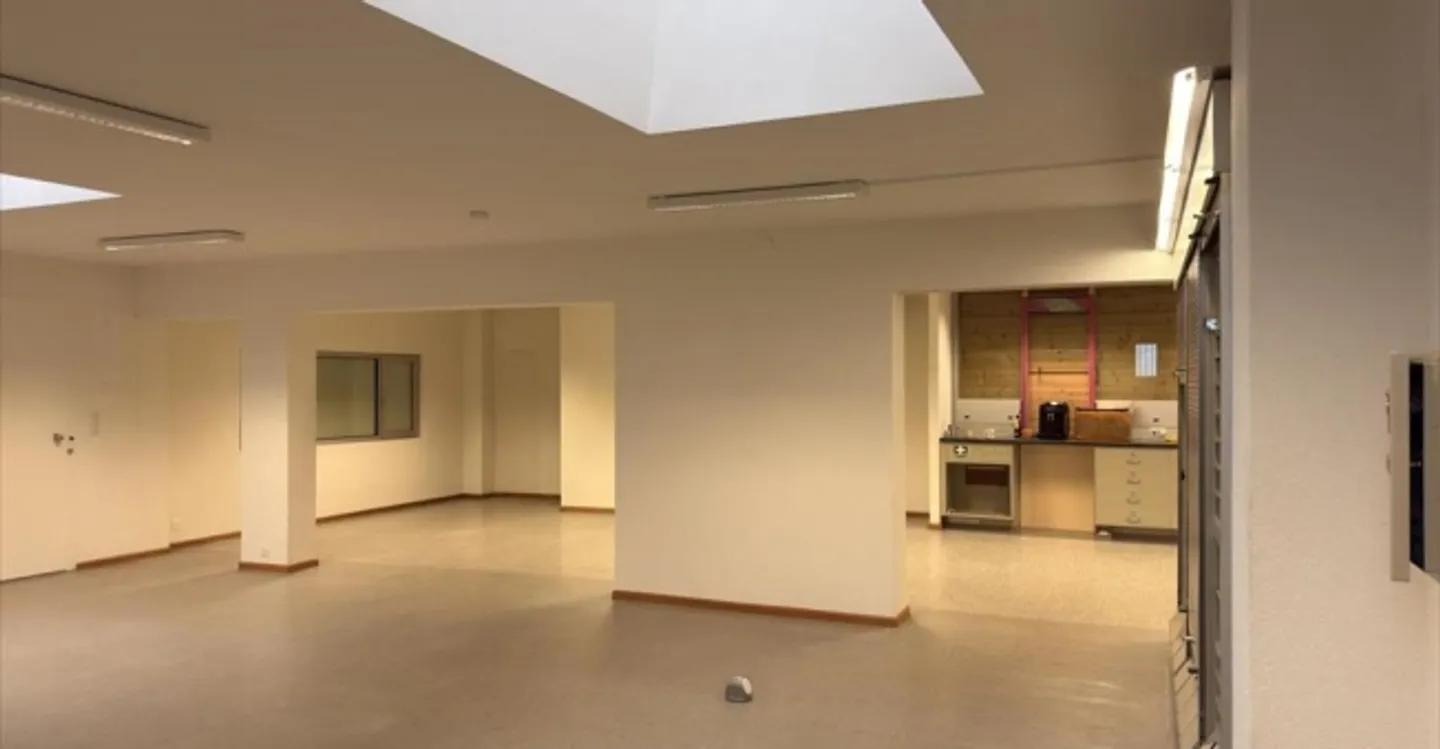 Edificio ad uso misto in affitto - Foto 4 di 8