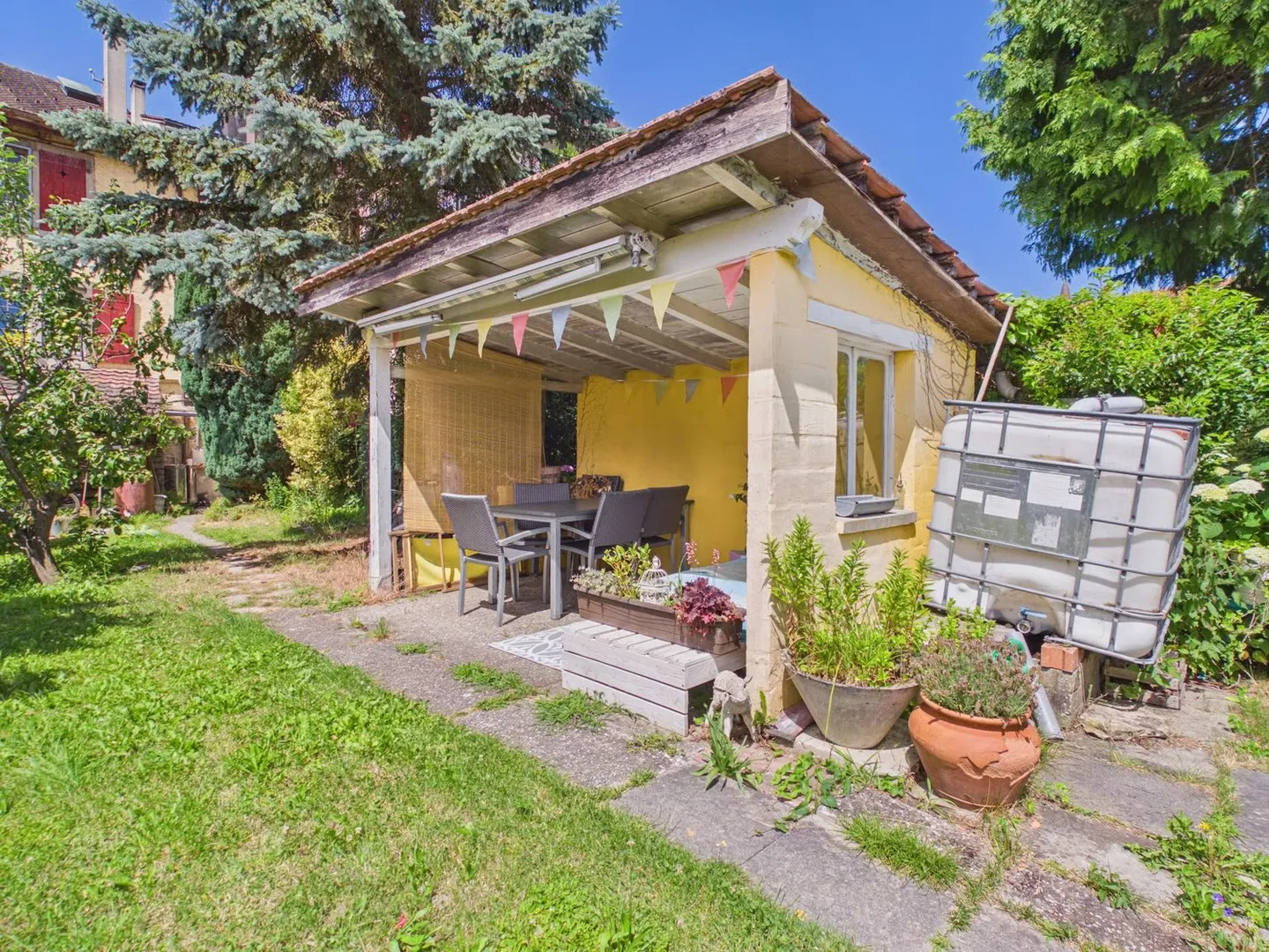 Historical multi-family house in picturesque Erlach – Unique gem - Photo 3 of 22