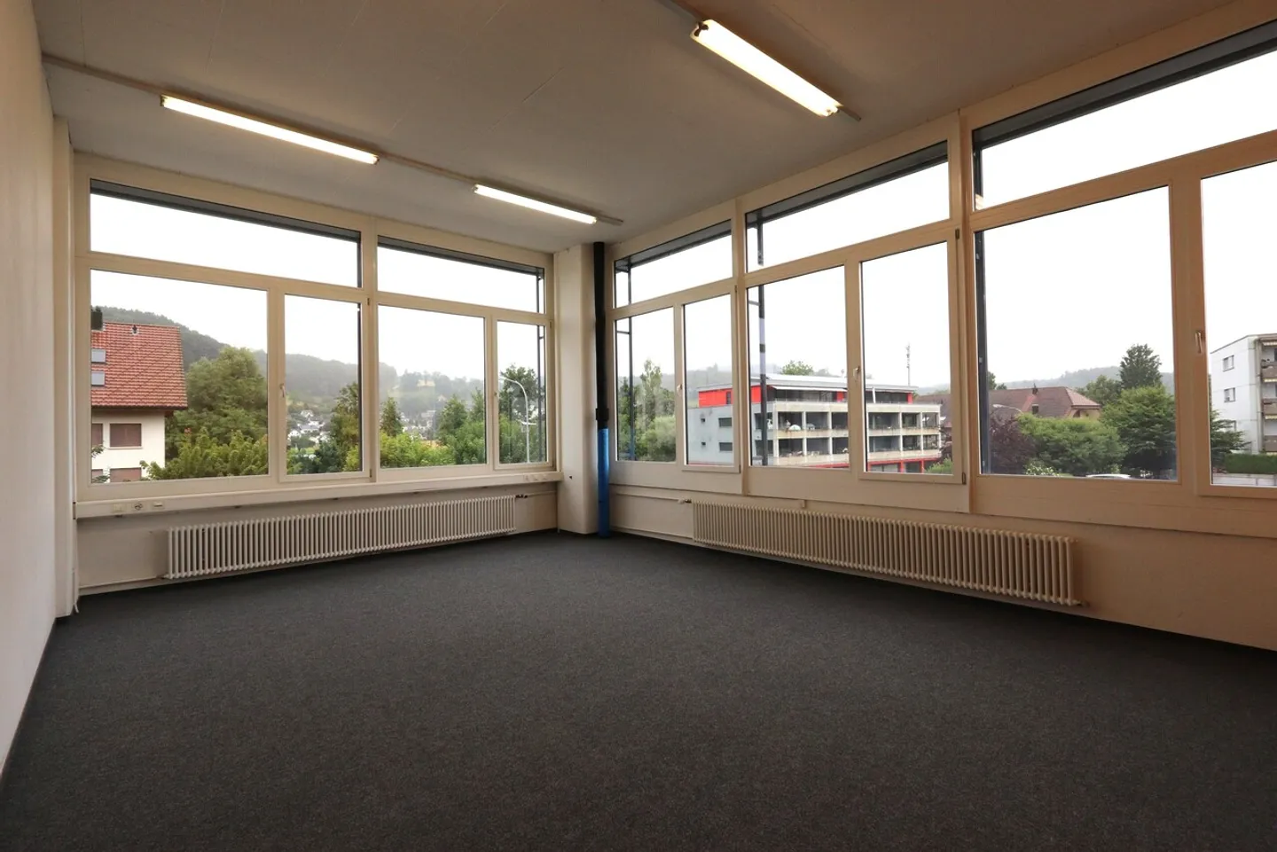 Grosszügige Gewerbefläche in Zentrumsnähe - ab sofort verfügbar - Foto 1 von 7