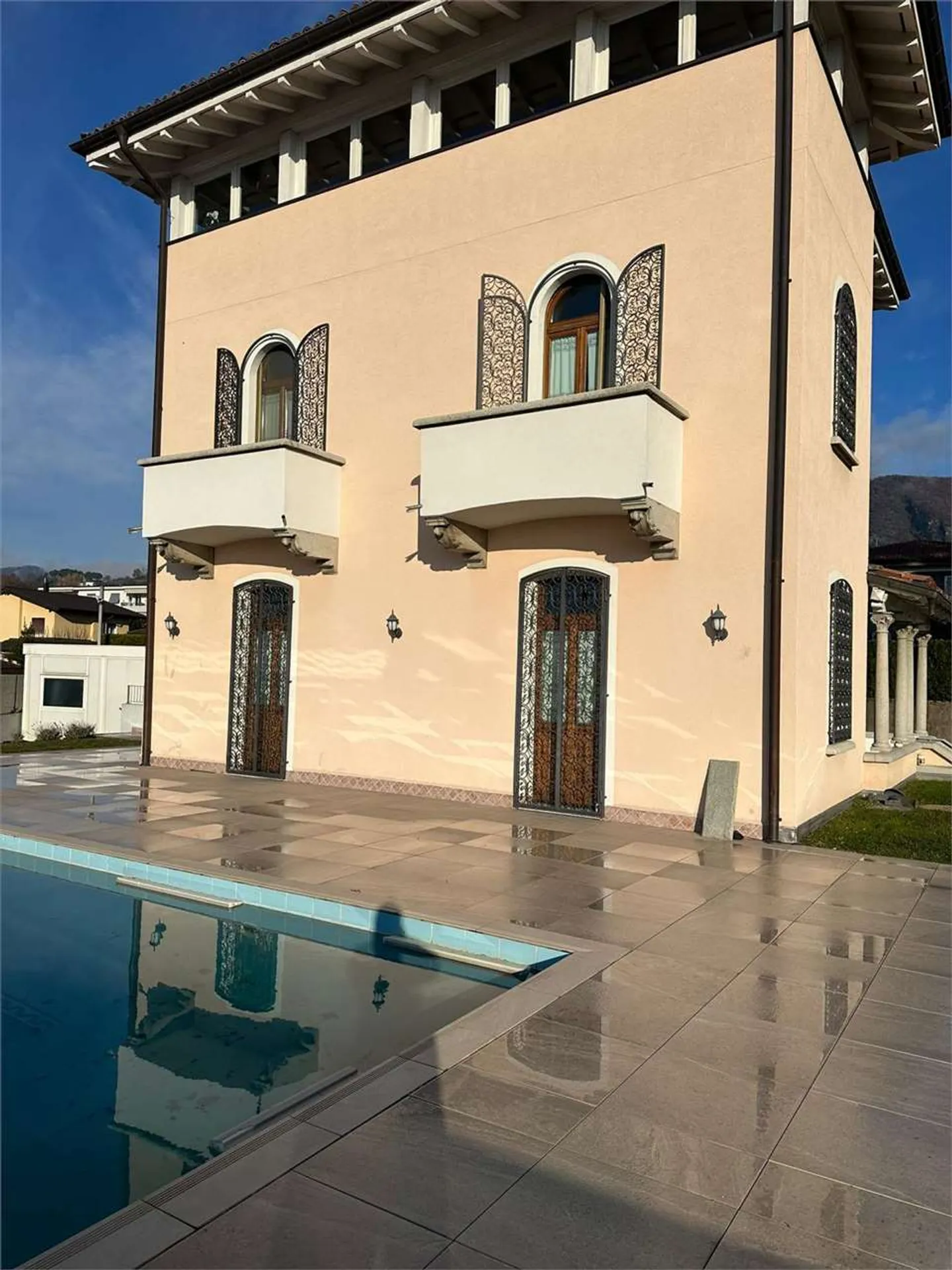 Magnifica villa a Balerna con piscina - Foto 6 di 13