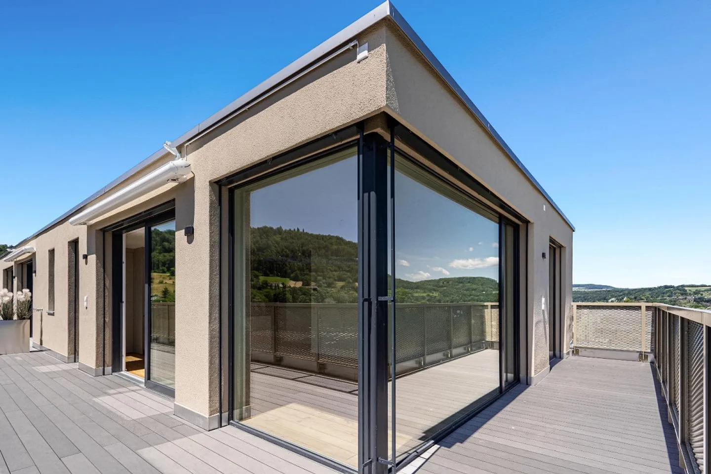 Moderne Attikawohnung mit Terrasse - Foto 4 von 7