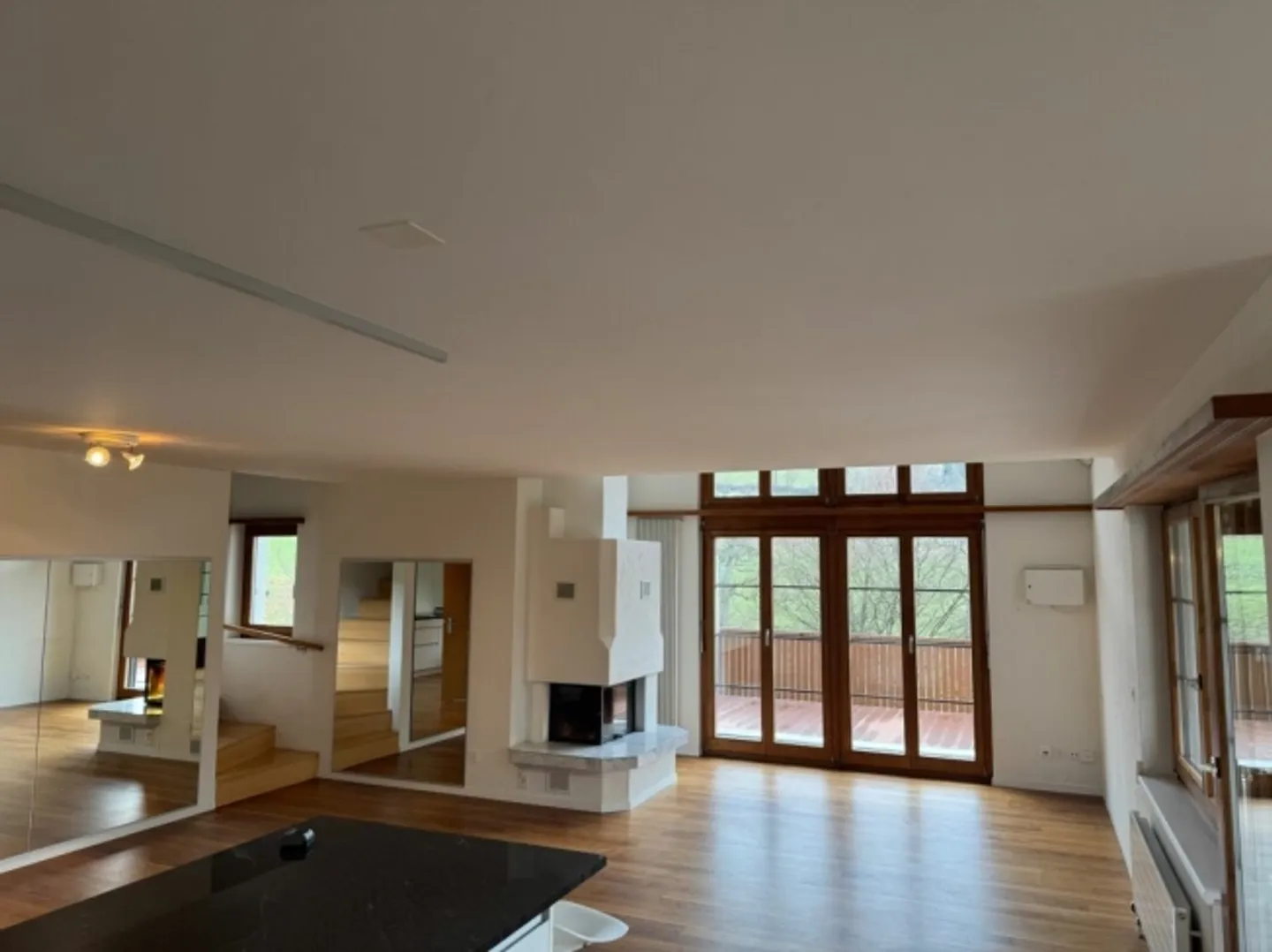 Bright 5.5-room house in sunny hillside location with unobstructed views - Photo 2 of 18