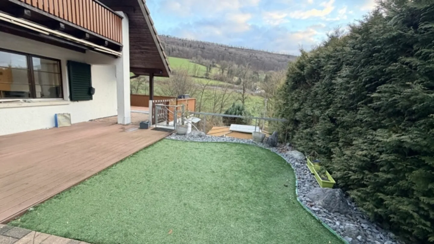 Bright 5.5-room house in sunny hillside location with unobstructed views - Photo 8 of 18