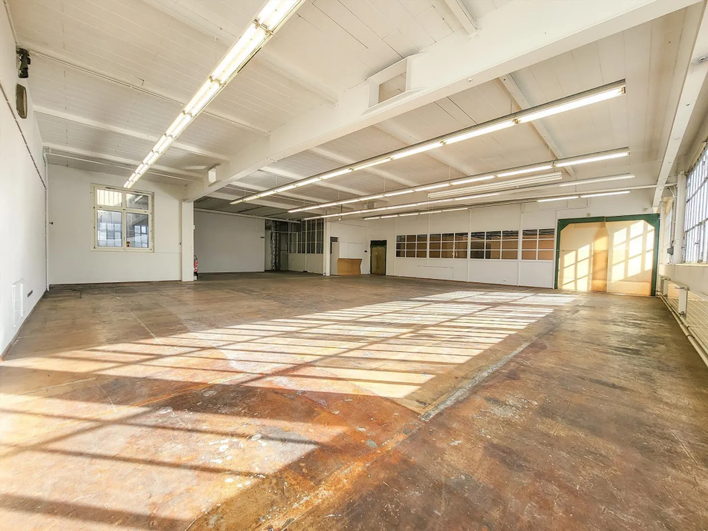 Showroom, spazio commerciale, di produzione o fitness nel centro - Foto 2 di 4
