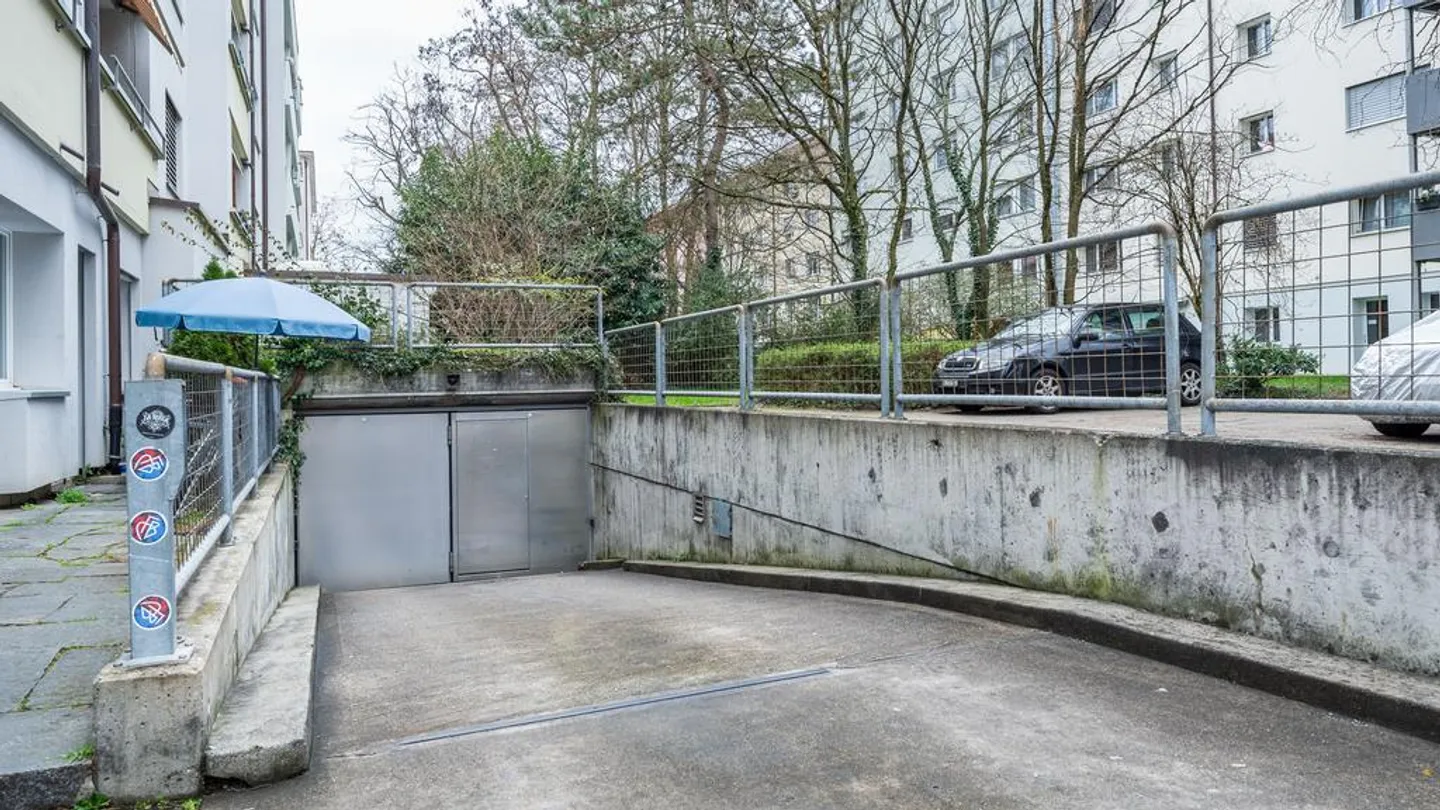 Sicherer Parkplatz im Gellert - Foto 1 von 3