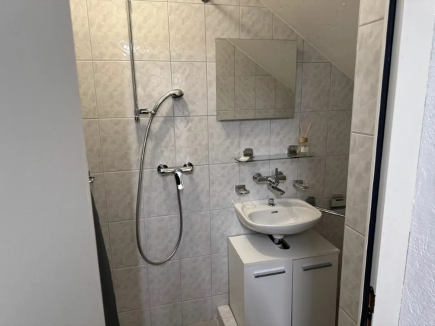 Bright 5.5-room house in sunny hillside location with unobstructed views - Photo 15 of 18