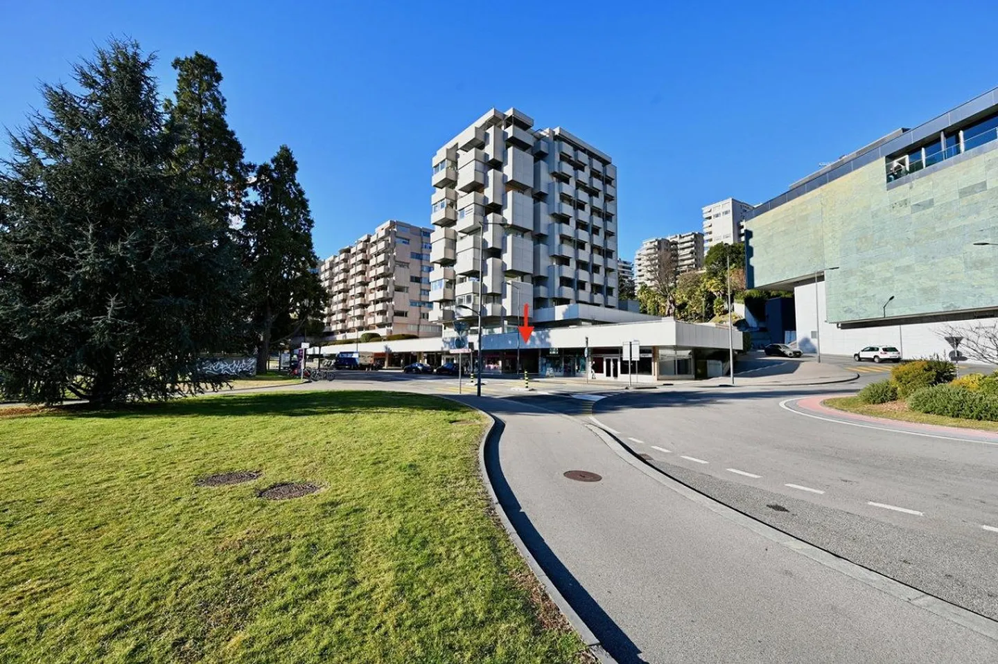 Spazio Commerciale Elegante a Lugano - Foto 3 di 11