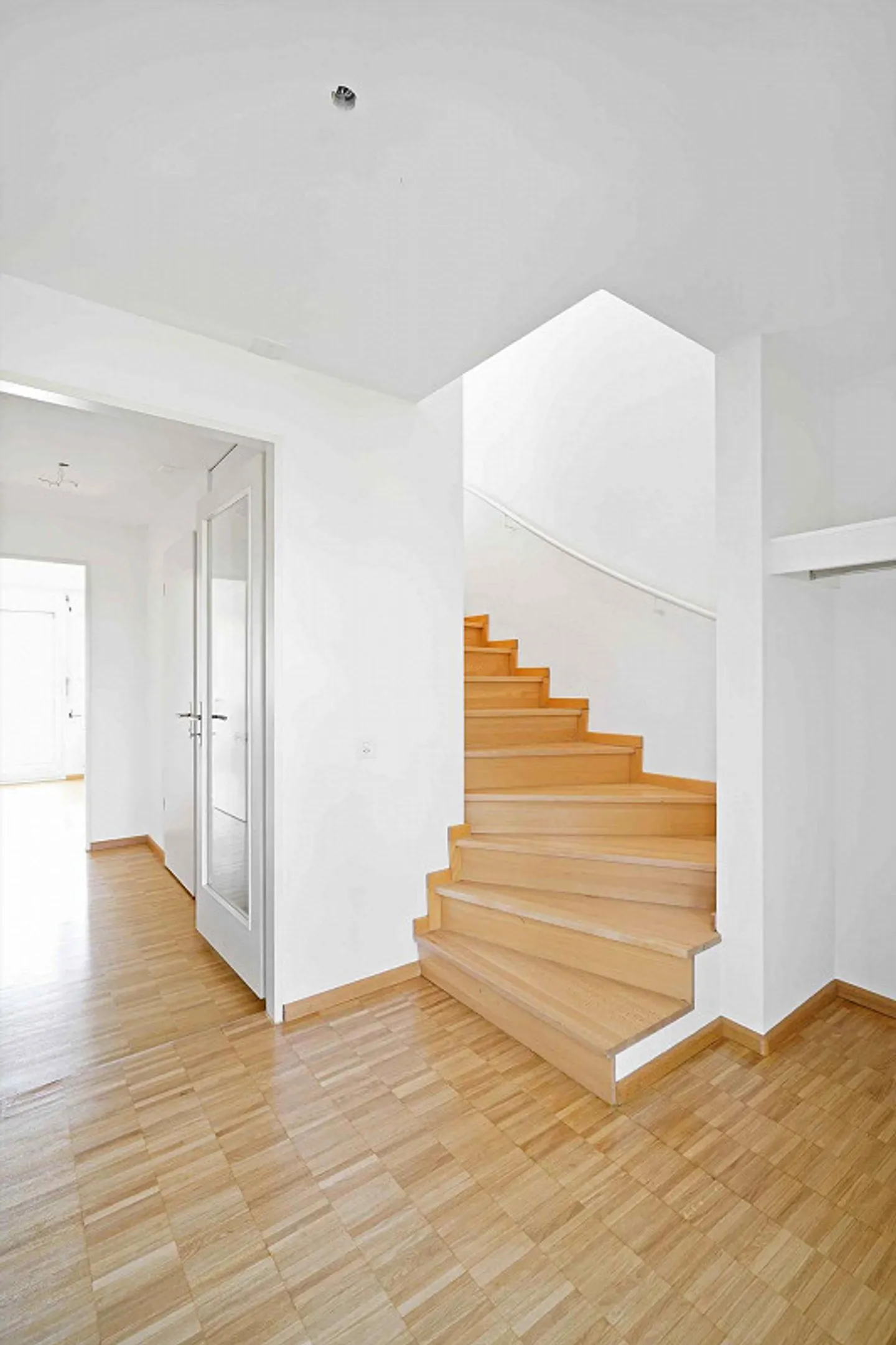 Dreamlike Maisonette Apartment in Aesch! - Photo 8 of 11