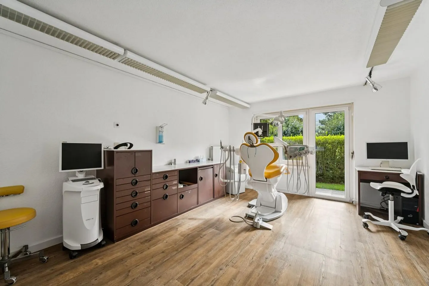 Attractive 112m2 practice/commercial space available from April 1, 2027 in Malters - Photo 3 of 11