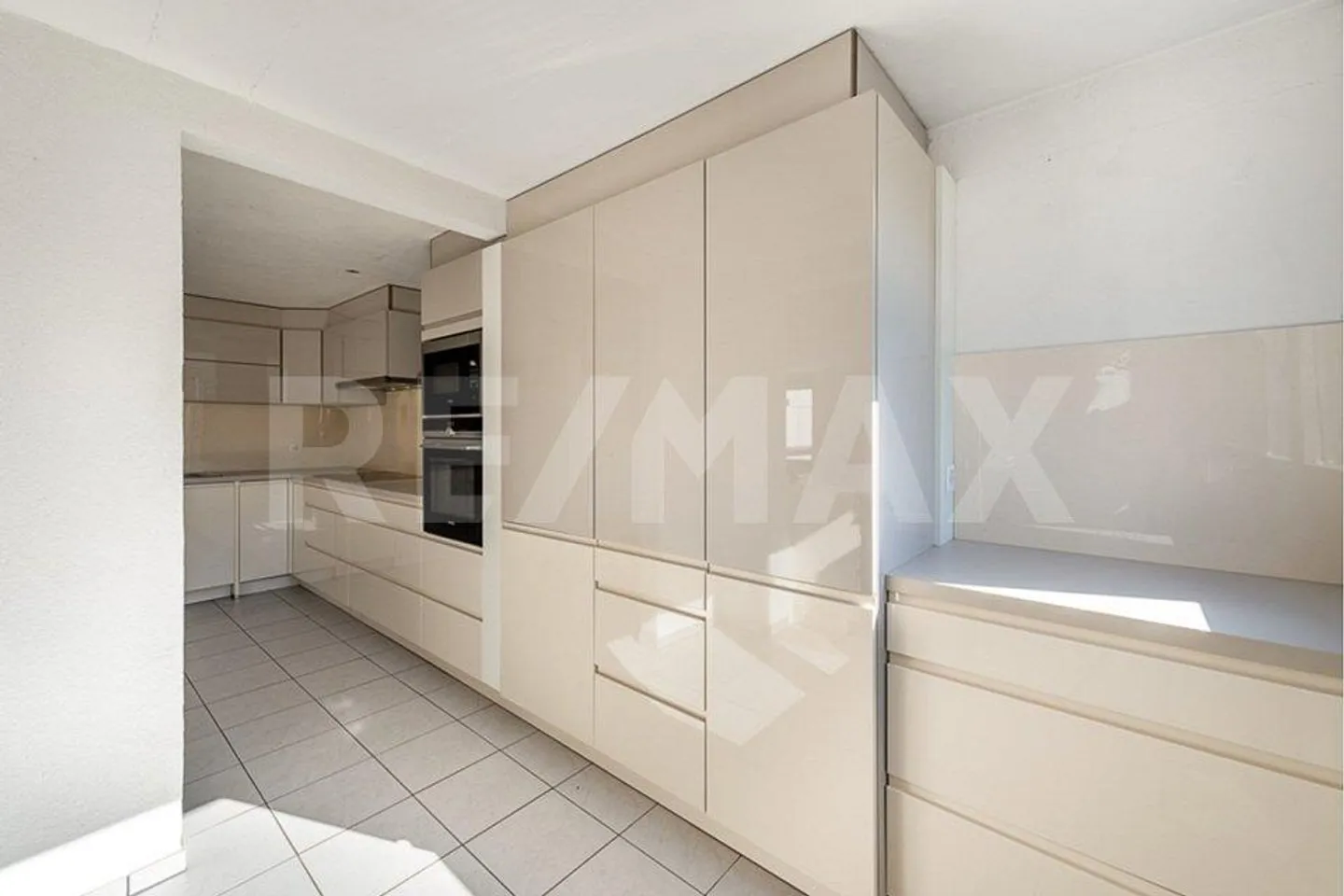 Spacious Apartment in Top Condition - Photo 4 of 13