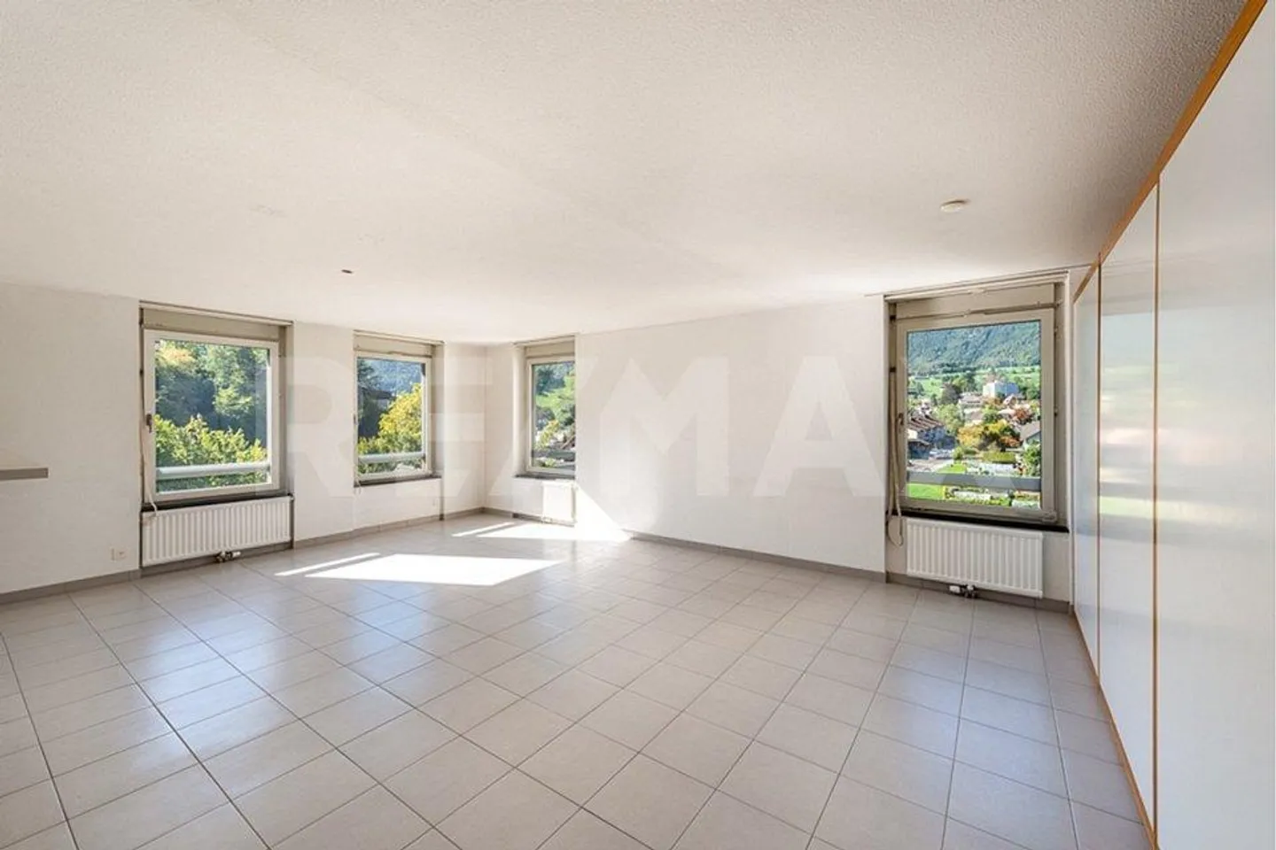 Spacious Apartment in Top Condition - Photo 5 of 13
