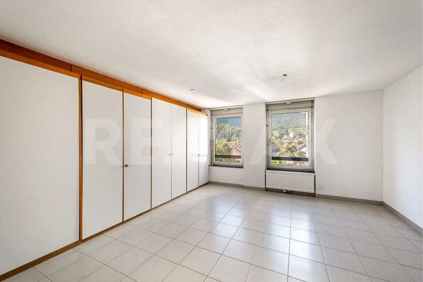 Spacious Apartment in Top Condition - Photo 8 of 13