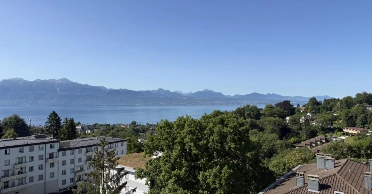 Duplex Apartment with Lake View - Photo 1 of 13
