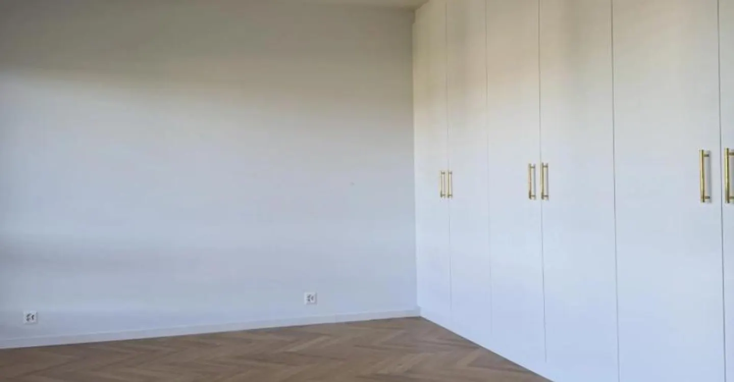 Duplex Apartment with Lake View - Photo 3 of 13