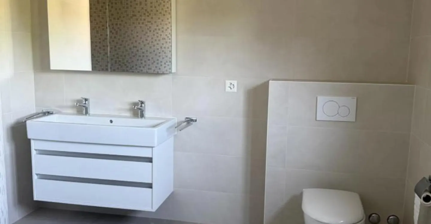 Duplex Apartment with Lake View - Photo 11 of 13