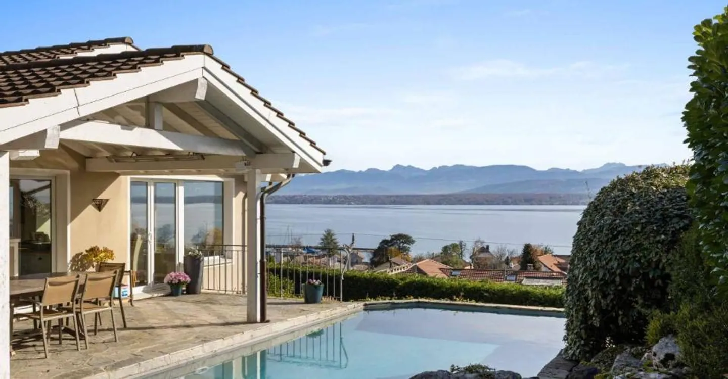 Individual villa with panoramic view of the lake and the Alps - Photo 1 of 11
