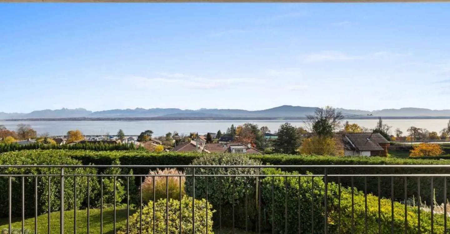 Individual villa with panoramic view of the lake and the Alps - Photo 2 of 11