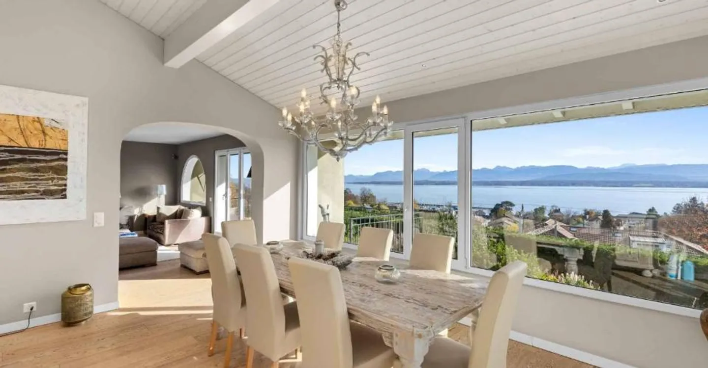 Individual villa with panoramic view of the lake and the Alps - Photo 7 of 11