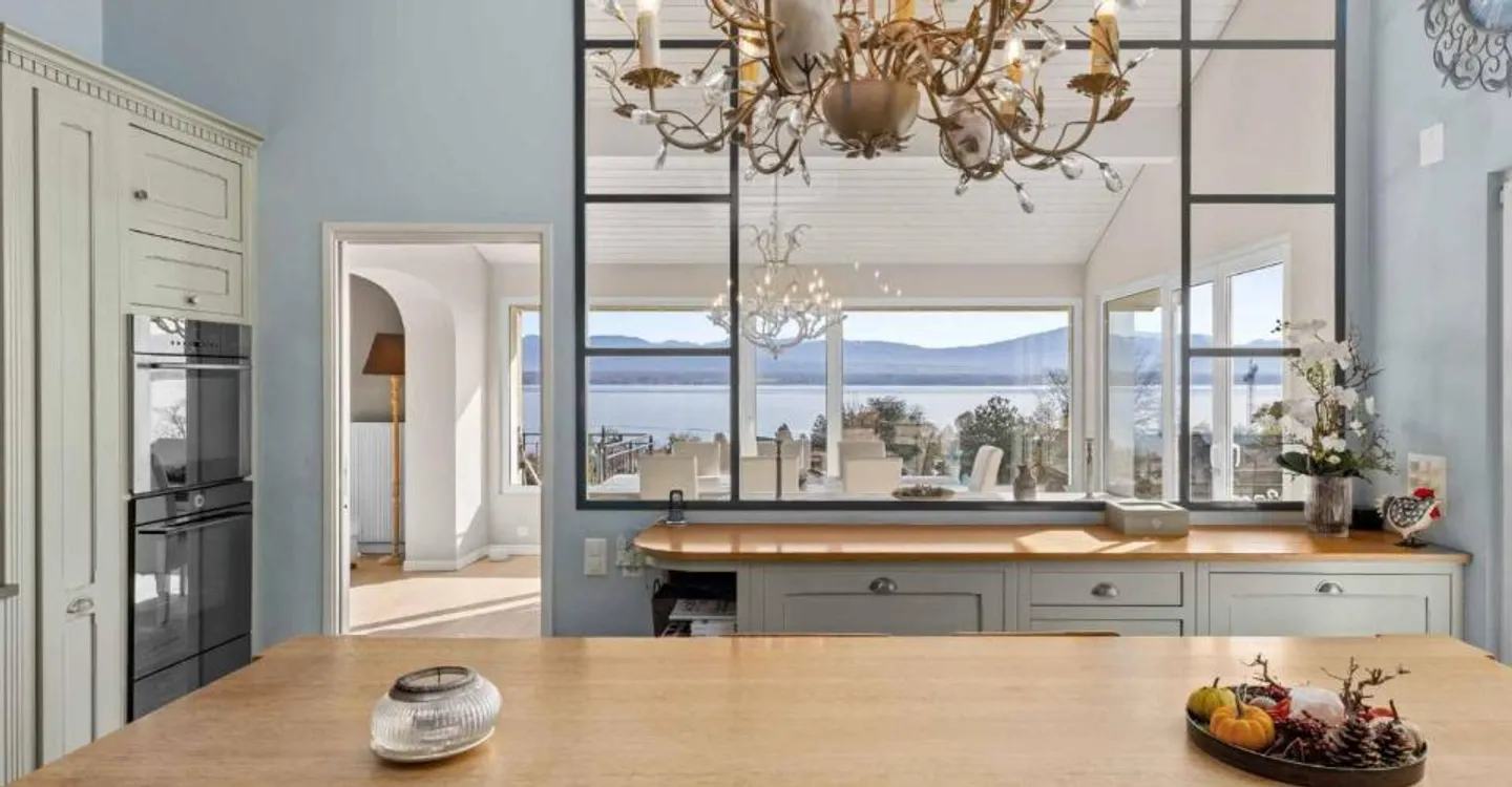 Individual villa with panoramic view of the lake and the Alps - Photo 8 of 11