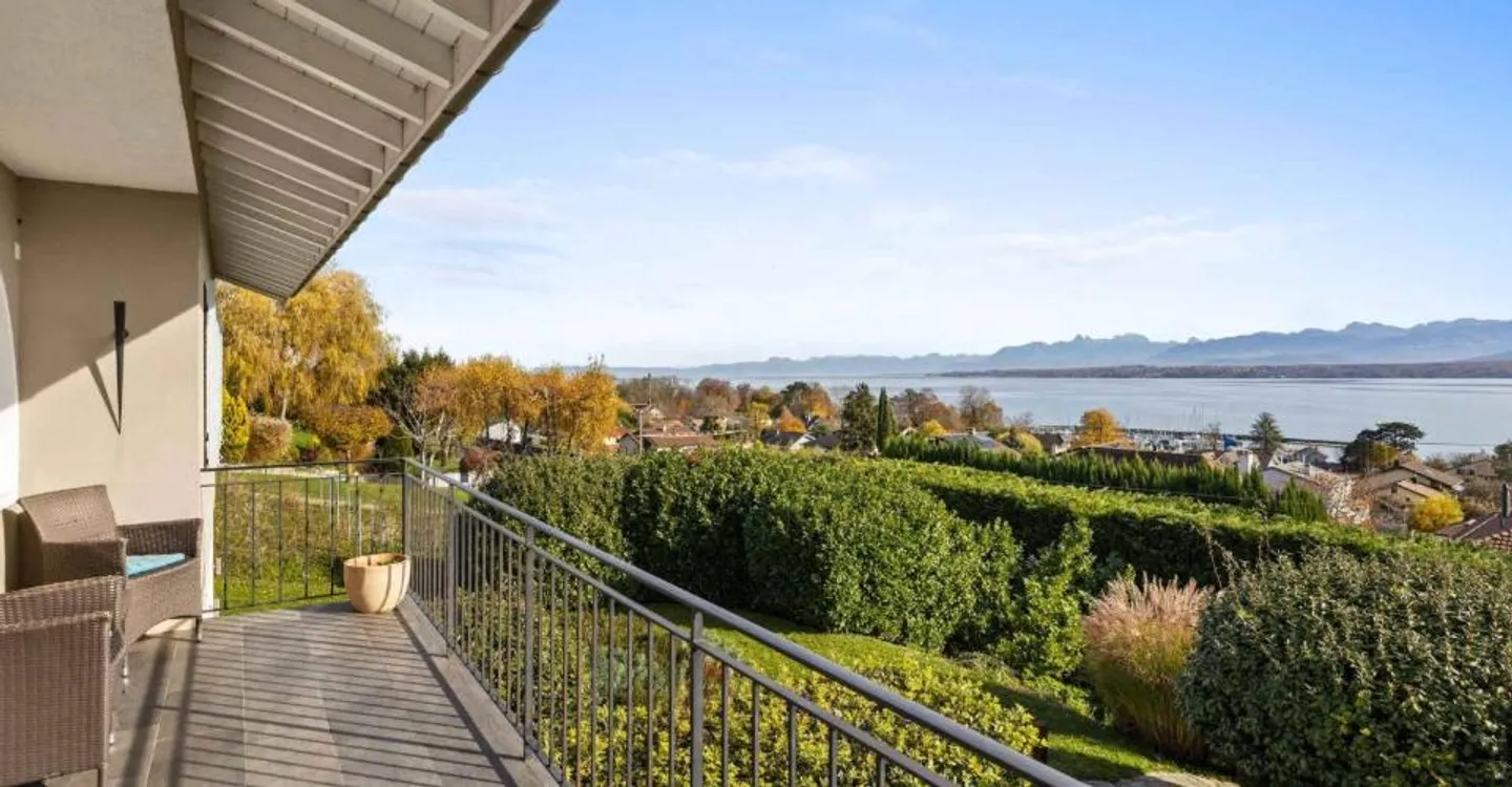 Individual villa with panoramic view of the lake and the Alps - Photo 11 of 11