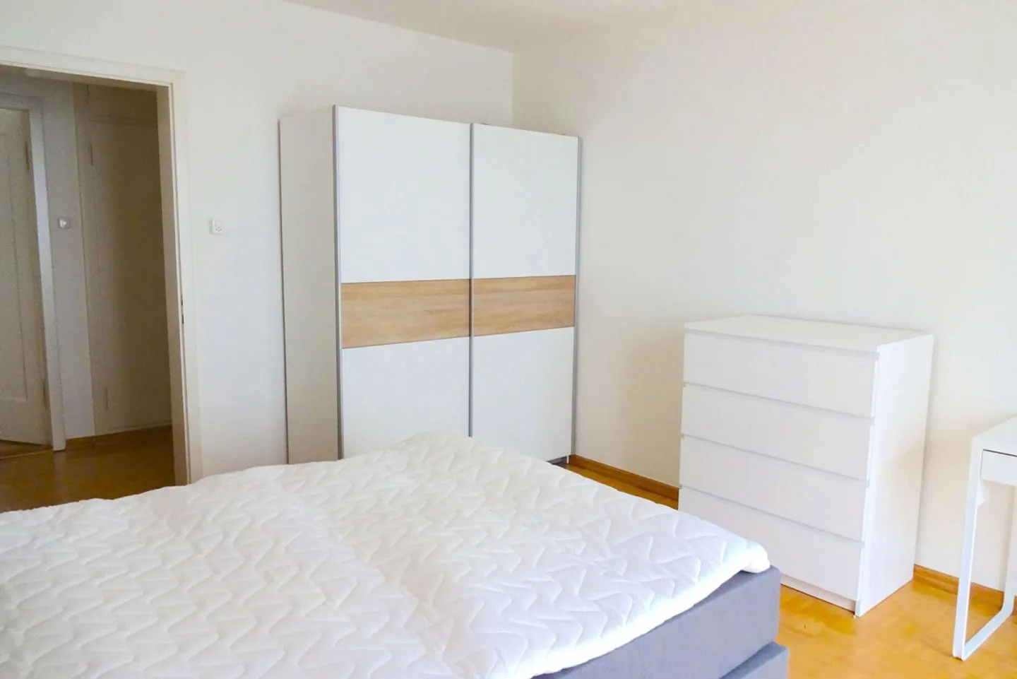 Chambre meublée avec balcon privé à Bâle, disponible maintenant - Photo 3 sur 10