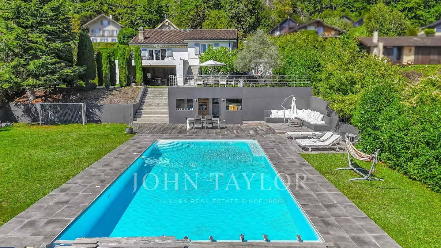 Villa with Dominant Location and Unique Panoramic View of the Lake and the Alps - Photo 1 of 17