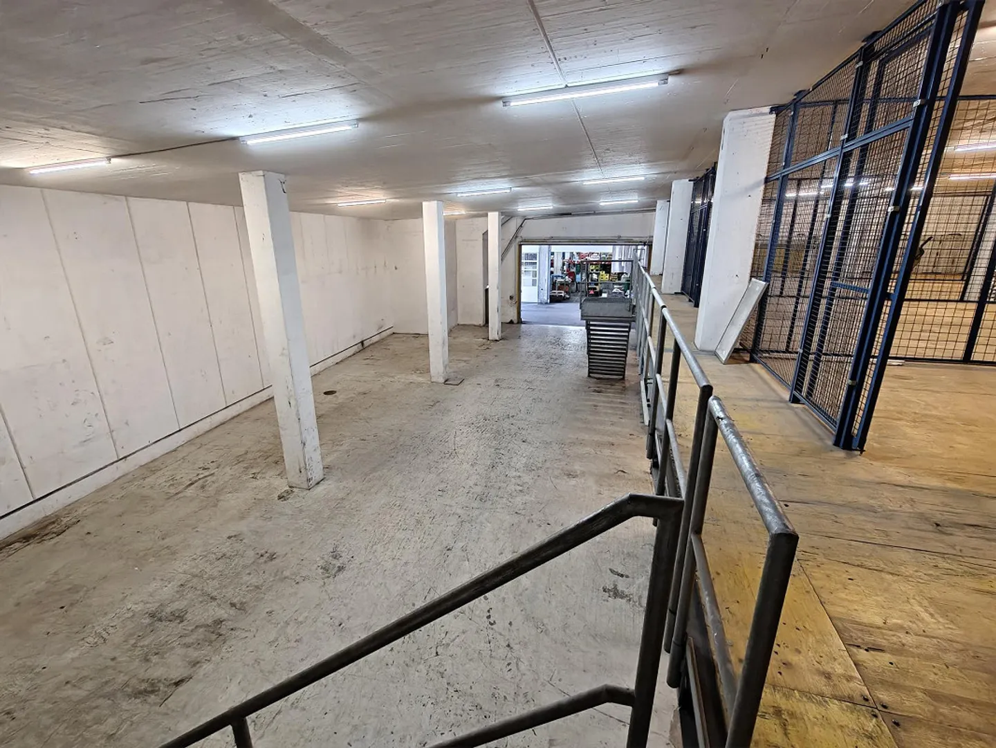 Magazzino in posizione centrale (762m2) direttamente all'uscita dell'autostrada Urdorf-Sud - Foto 5 di 9