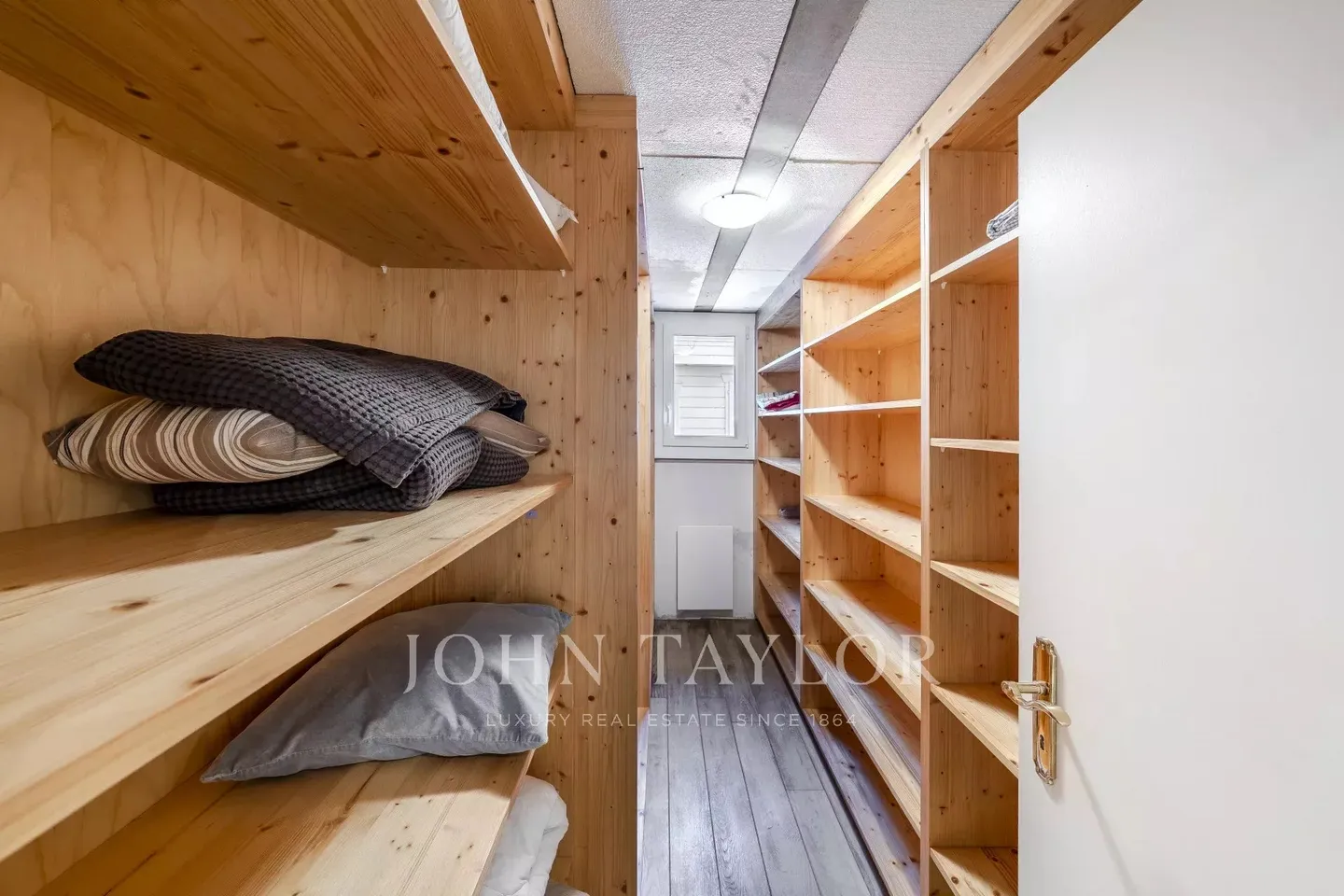 Villa with Dominant Location and Unique Panoramic View of the Lake and the Alps - Photo 15 of 17