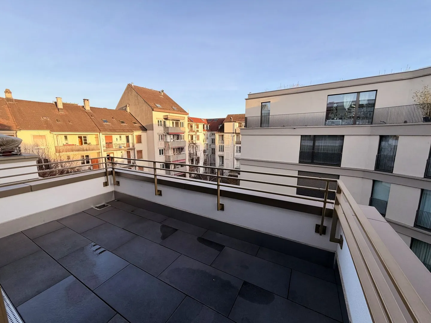 Modern, courtyard-facing 3.5-room apartment with balcony in the Iselin district - Photo 5 of 10