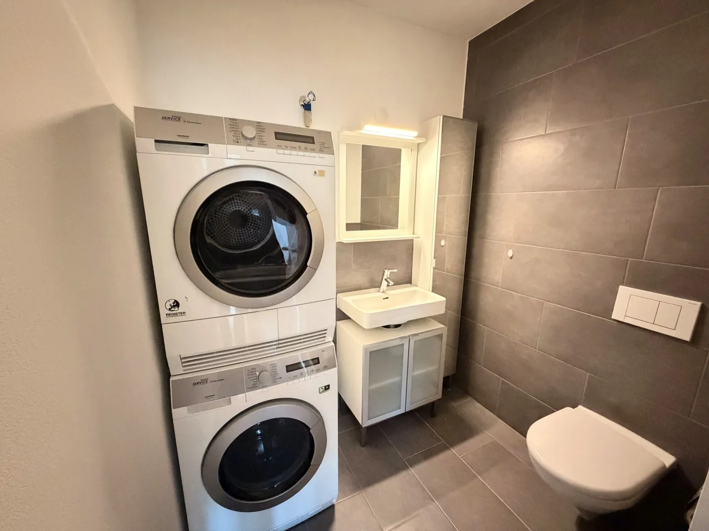 Modern, courtyard-facing 3.5-room apartment with balcony in the Iselin district - Photo 7 of 10