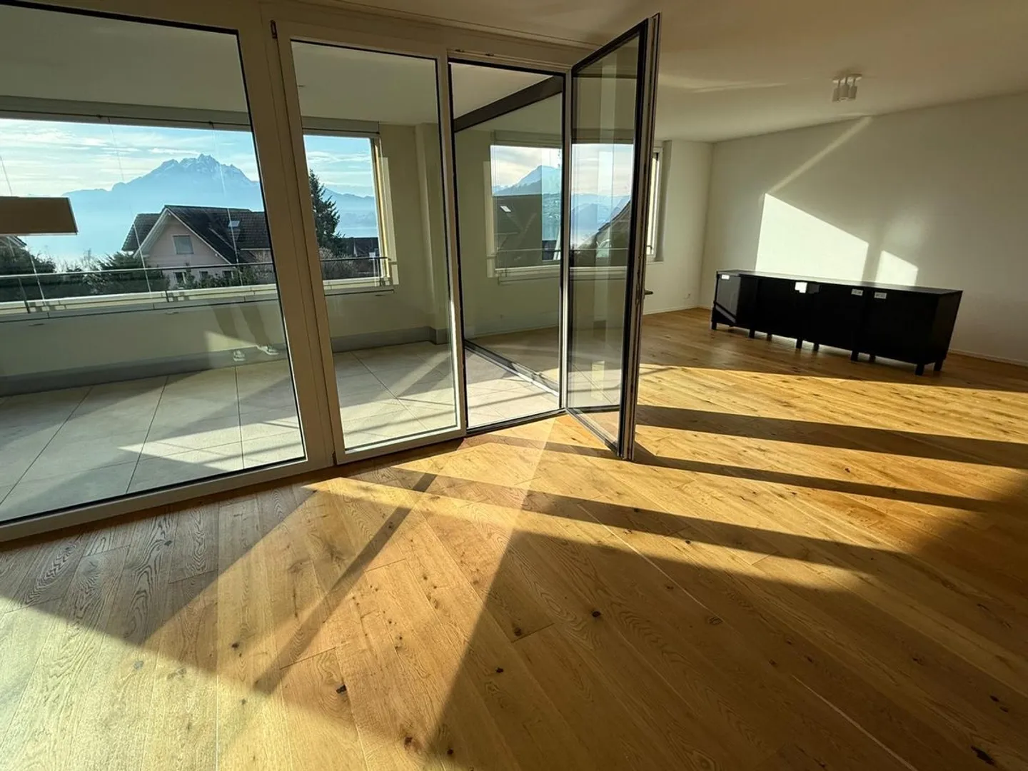 Puoi trasferirti immediatamente - Posizione panoramica - 4,5 camere con ottimi comfort - Foto 3 di 13