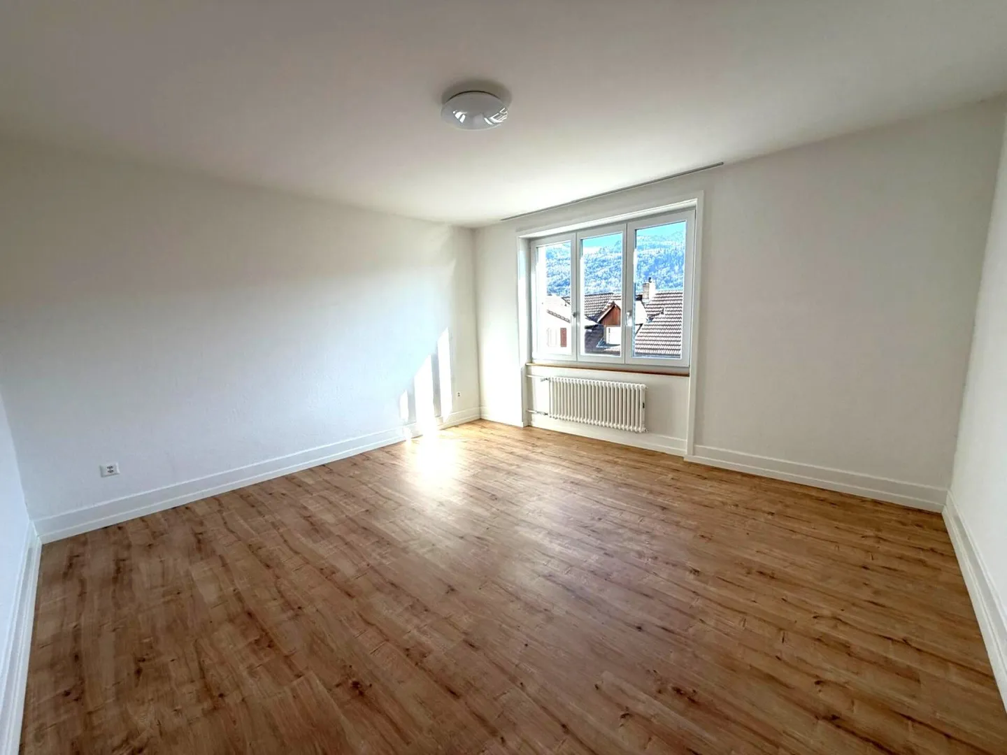 Sankt-Imier, schöne 3.5-Zimmer-Wohnung im 2. Stock mit Balkon - Foto 3 von 6