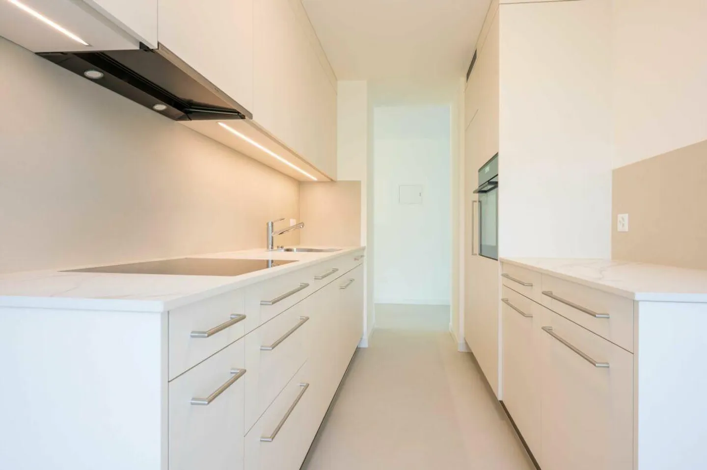 Moderne Wohnung mit zwei Balkonen - Foto 2 von 13