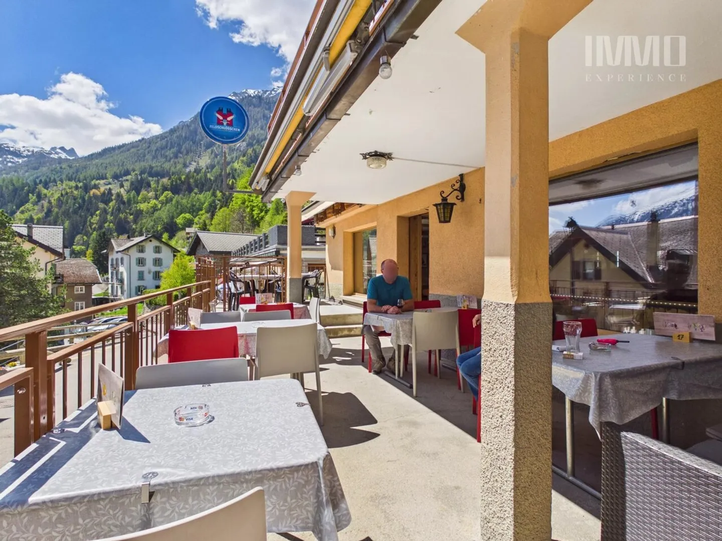 Building Café-Restaurant Le Central and apartment - Photo 2 of 13