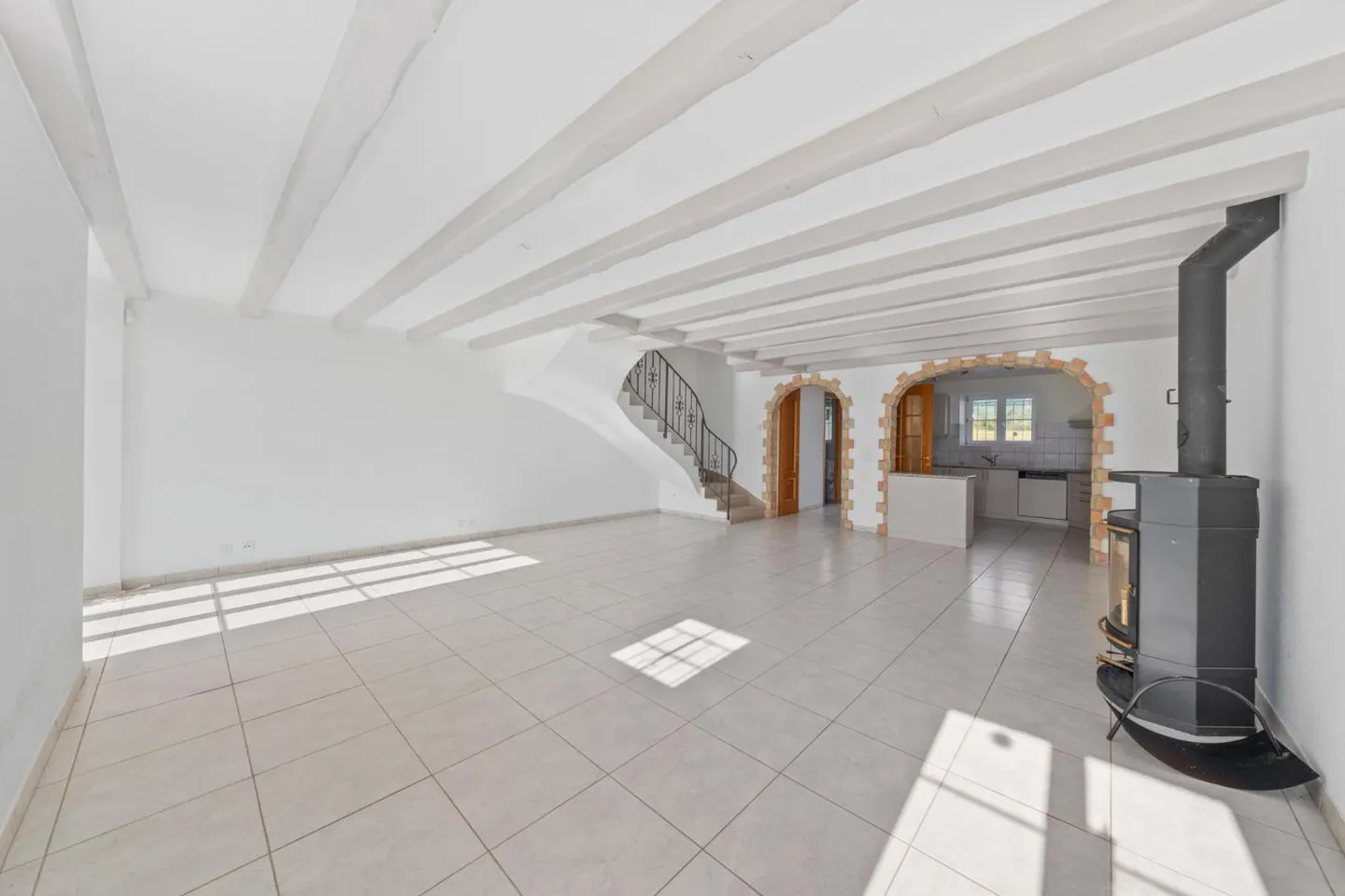 Charming Family Villa in Gilly - Photo 3 of 9