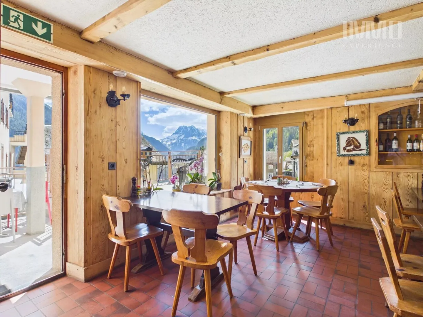 Building Café-Restaurant Le Central and apartment - Photo 4 of 13