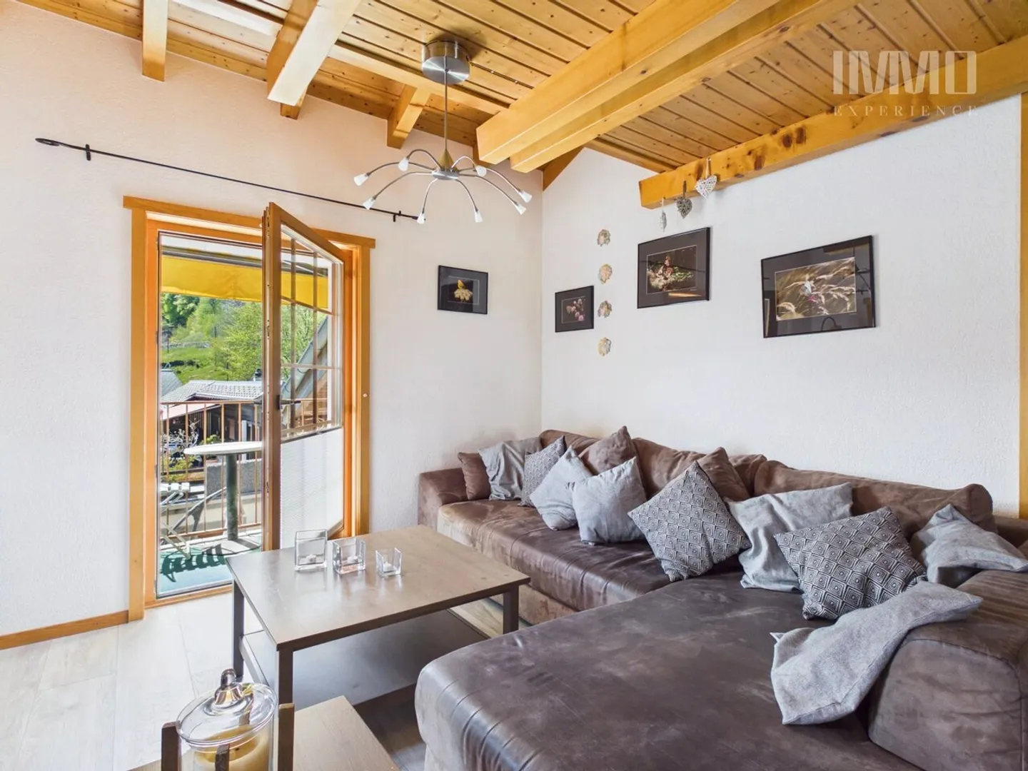 Building Café-Restaurant Le Central and apartment - Photo 10 of 13