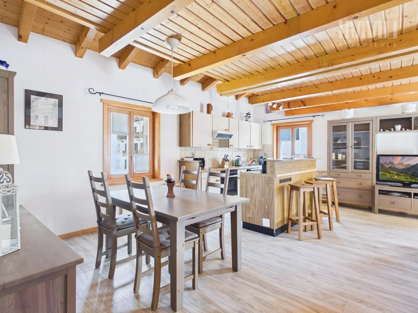 Building Café-Restaurant Le Central and apartment - Photo 12 of 13