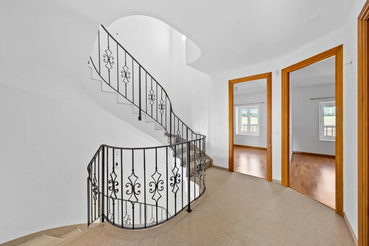 Charming Family Villa in Gilly - Photo 5 of 9